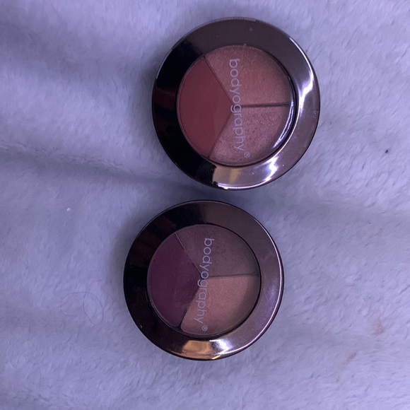 Eyeshadow - Picture 1 of 2